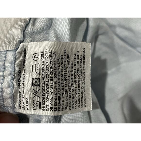 H&M Chambray Denim Shirt Women's Size L Basic Classic Blue Long Sleeve Casual - Picture 7 of 7